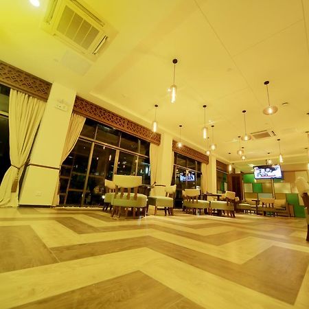 Hotel Africana Kampala Bagian luar foto