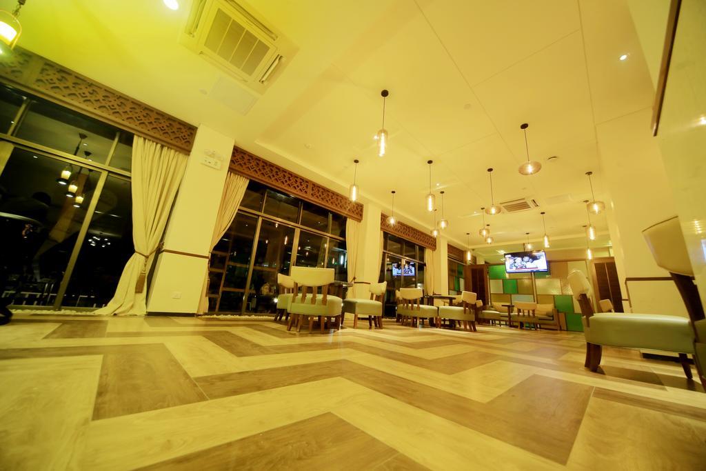 Hotel Africana Kampala Bagian luar foto