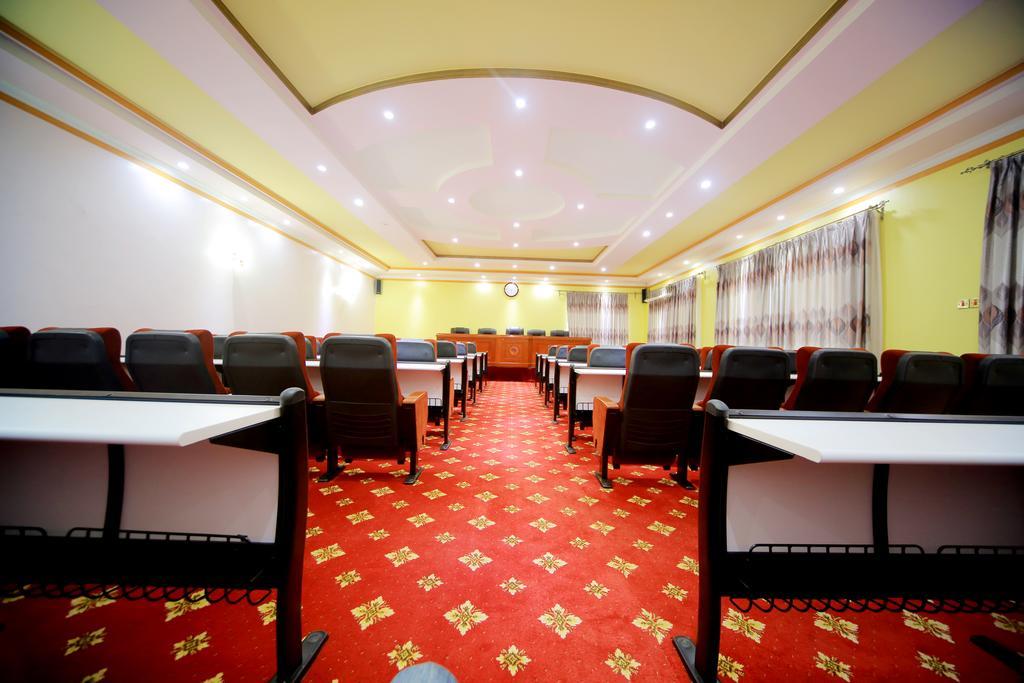Hotel Africana Kampala Bagian luar foto