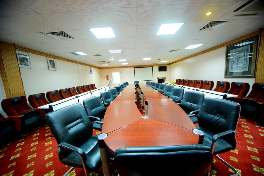 Hotel Africana Kampala Bagian luar foto