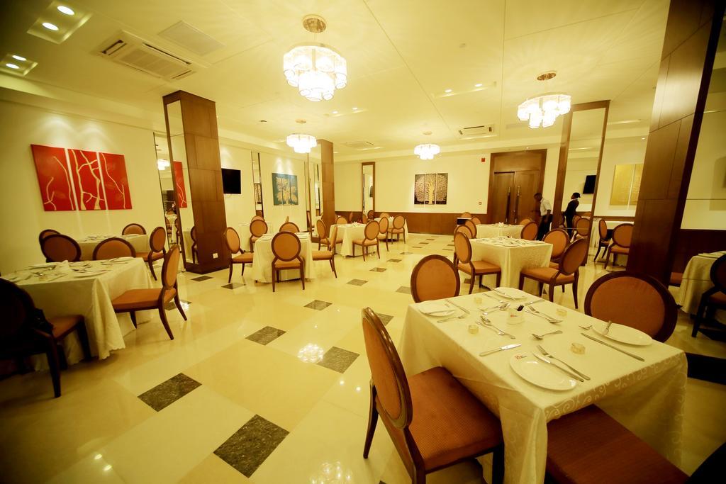 Hotel Africana Kampala Bagian luar foto