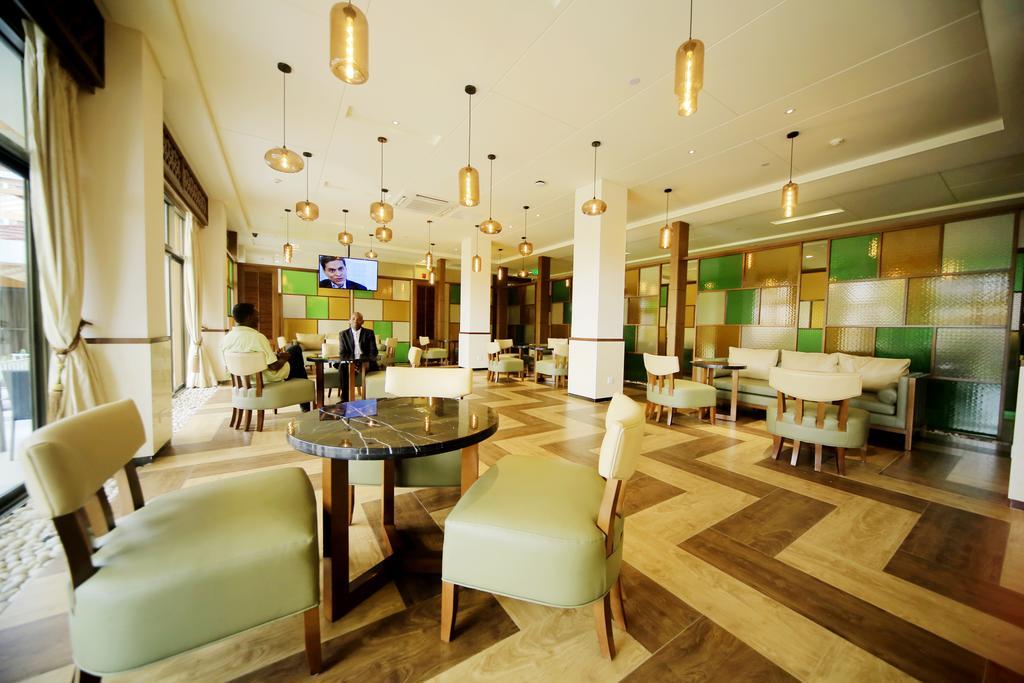 Hotel Africana Kampala Bagian luar foto