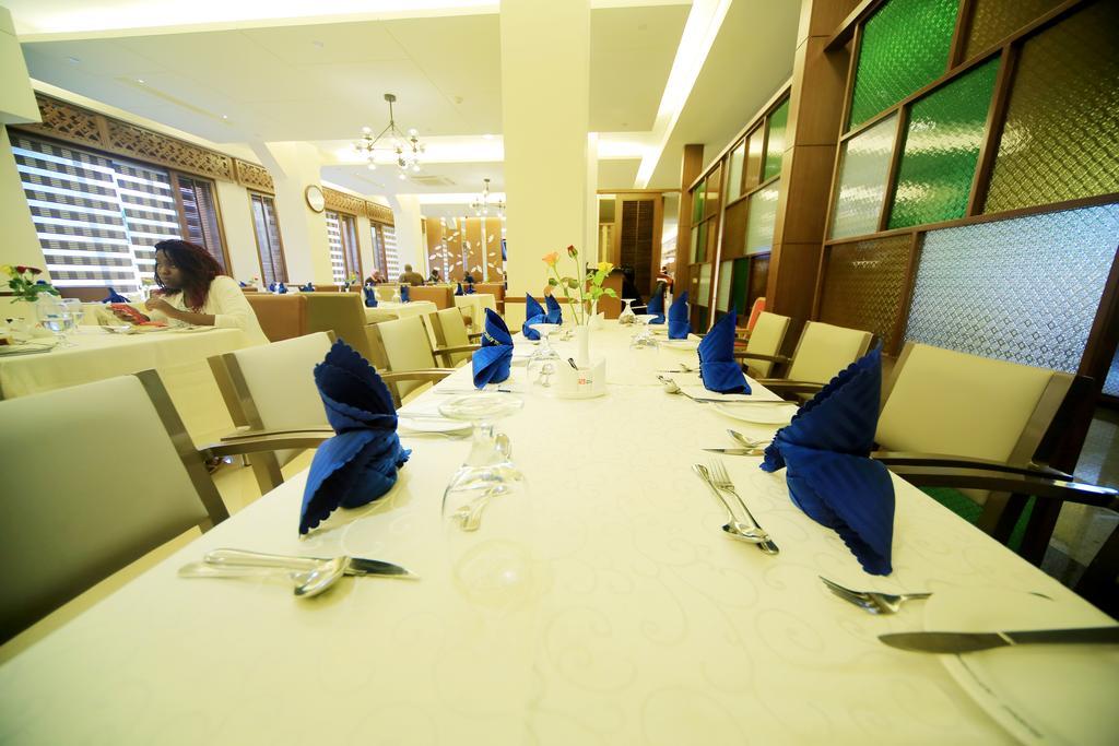 Hotel Africana Kampala Bagian luar foto