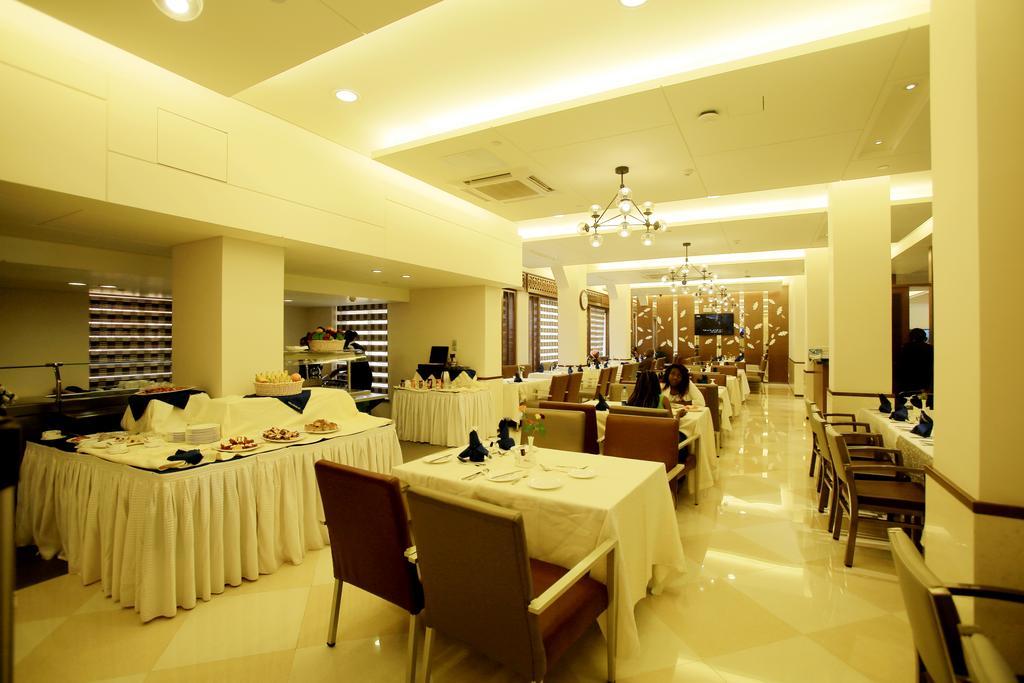 Hotel Africana Kampala Bagian luar foto