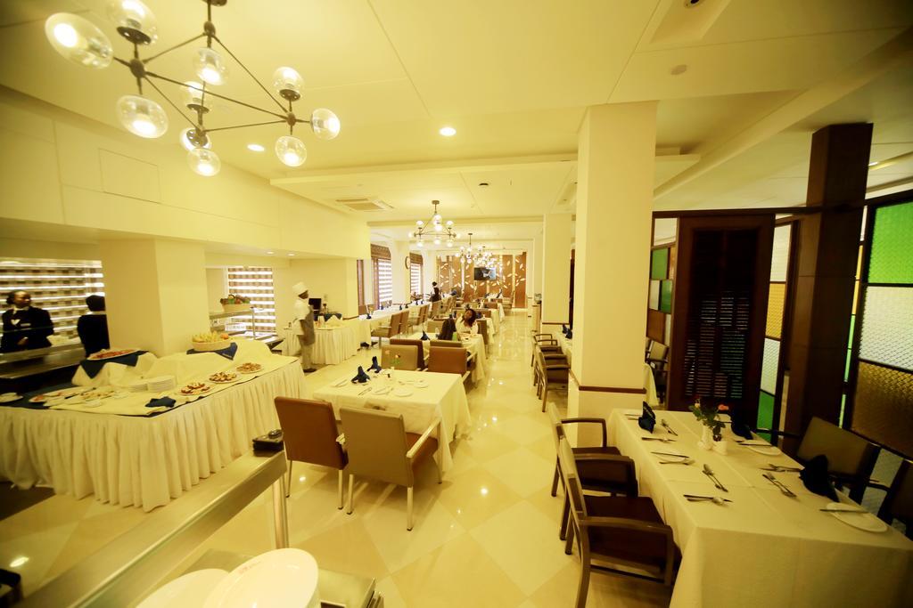 Hotel Africana Kampala Bagian luar foto
