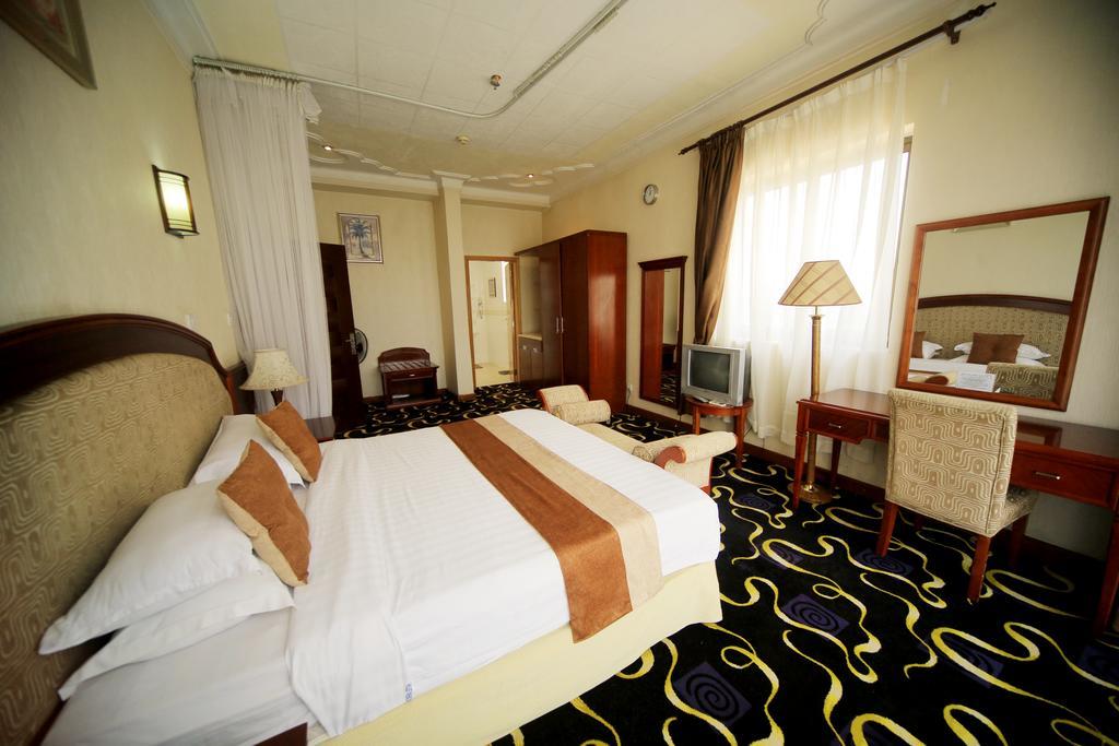 Hotel Africana Kampala Bagian luar foto