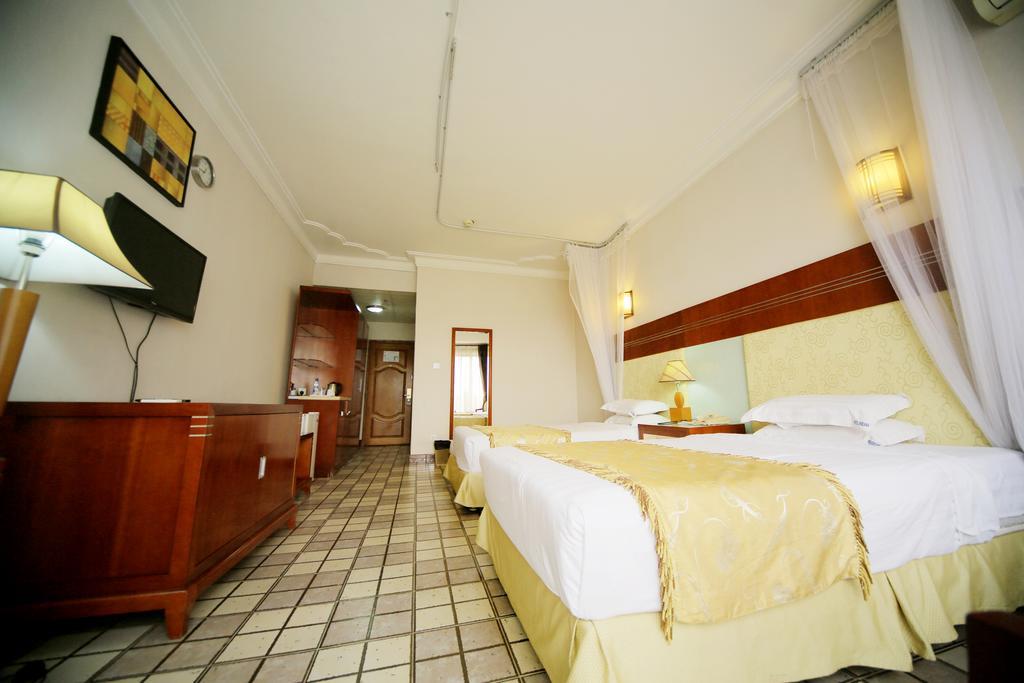 Hotel Africana Kampala Bagian luar foto