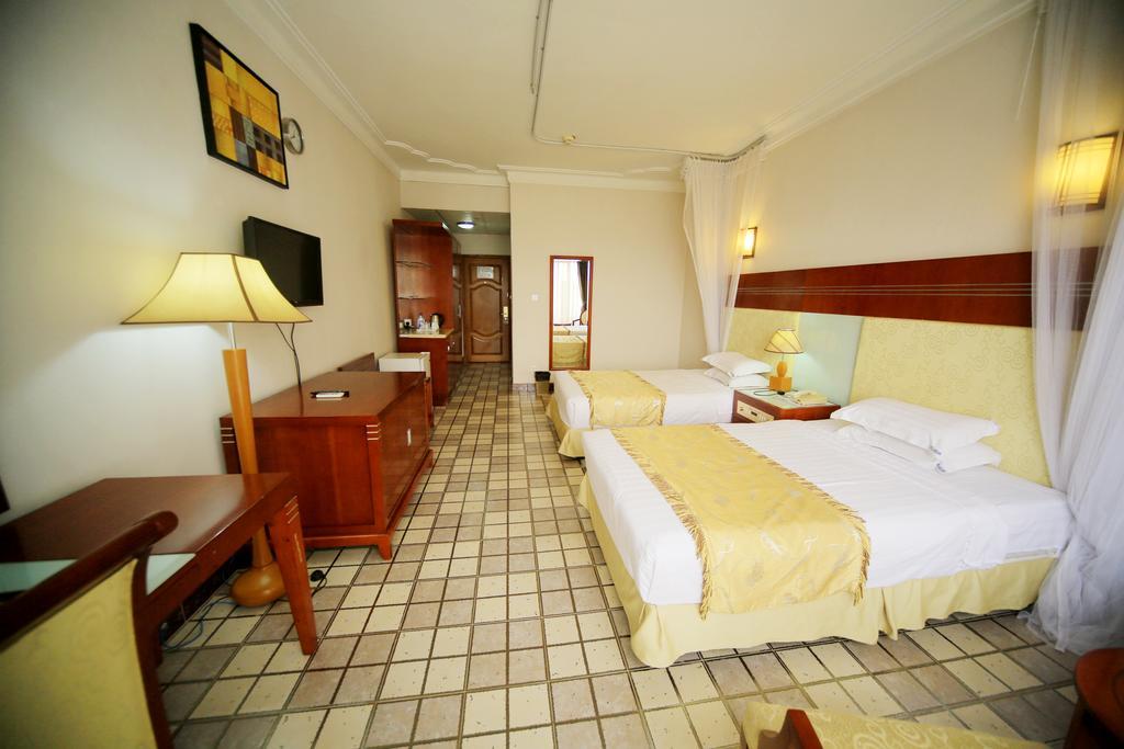 Hotel Africana Kampala Bagian luar foto