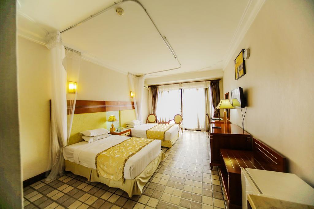 Hotel Africana Kampala Bagian luar foto