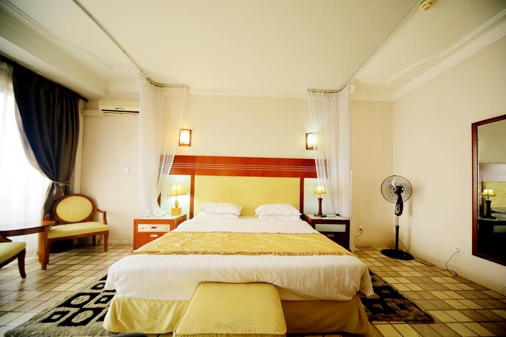 Hotel Africana Kampala Bagian luar foto
