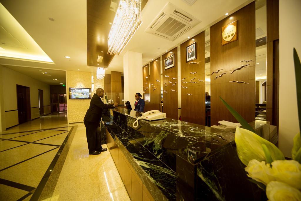 Hotel Africana Kampala Bagian luar foto