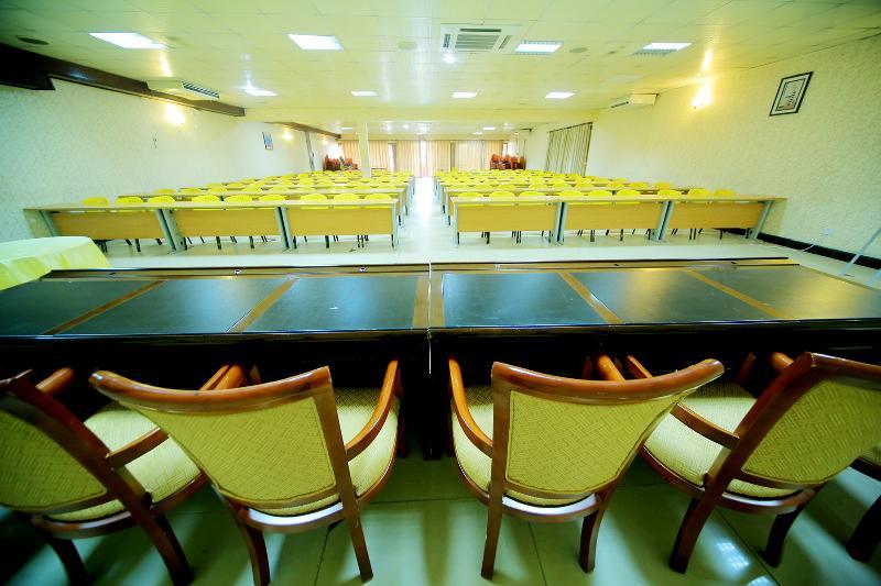 Hotel Africana Kampala Bagian luar foto