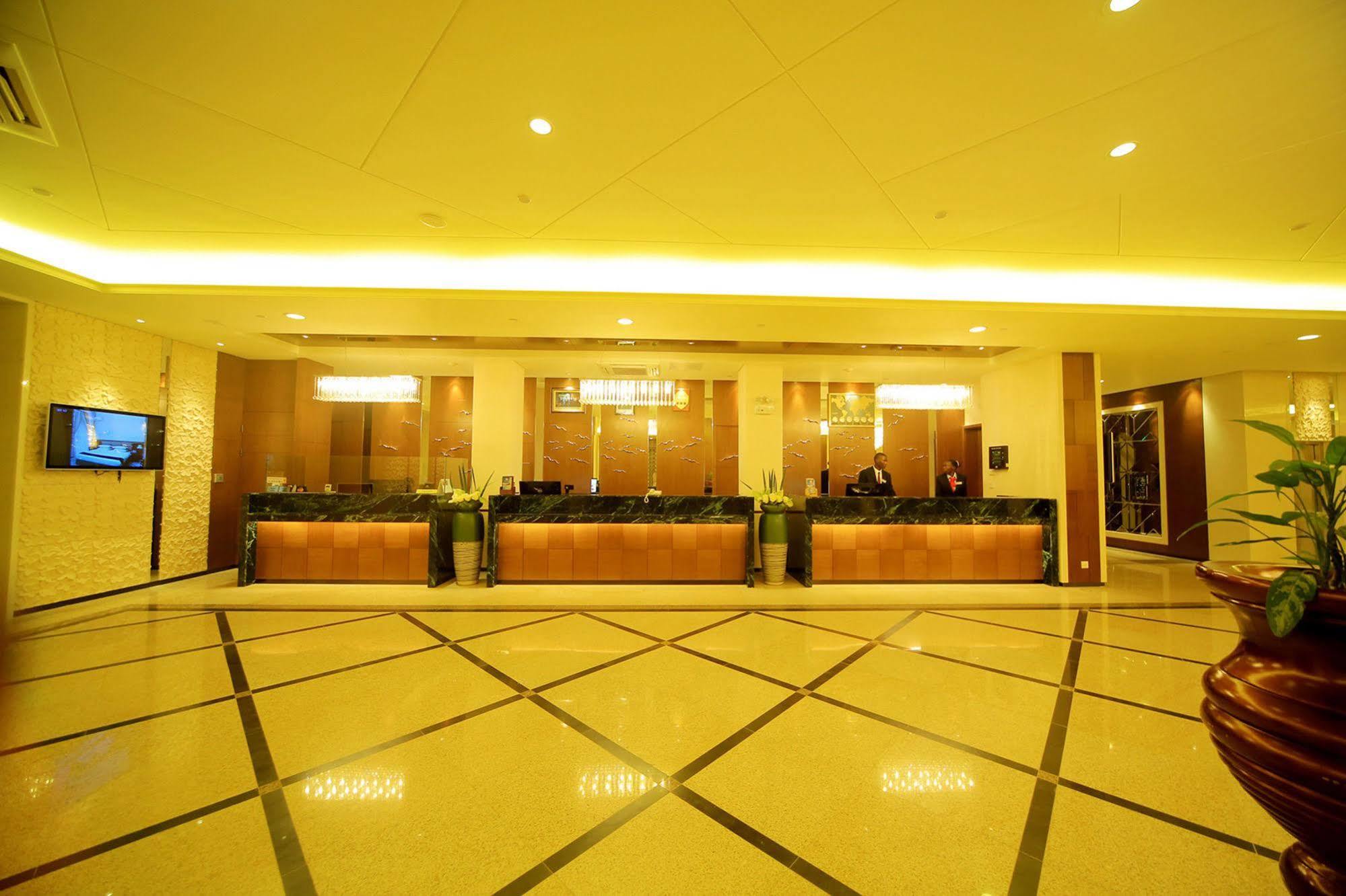 Hotel Africana Kampala Bagian luar foto