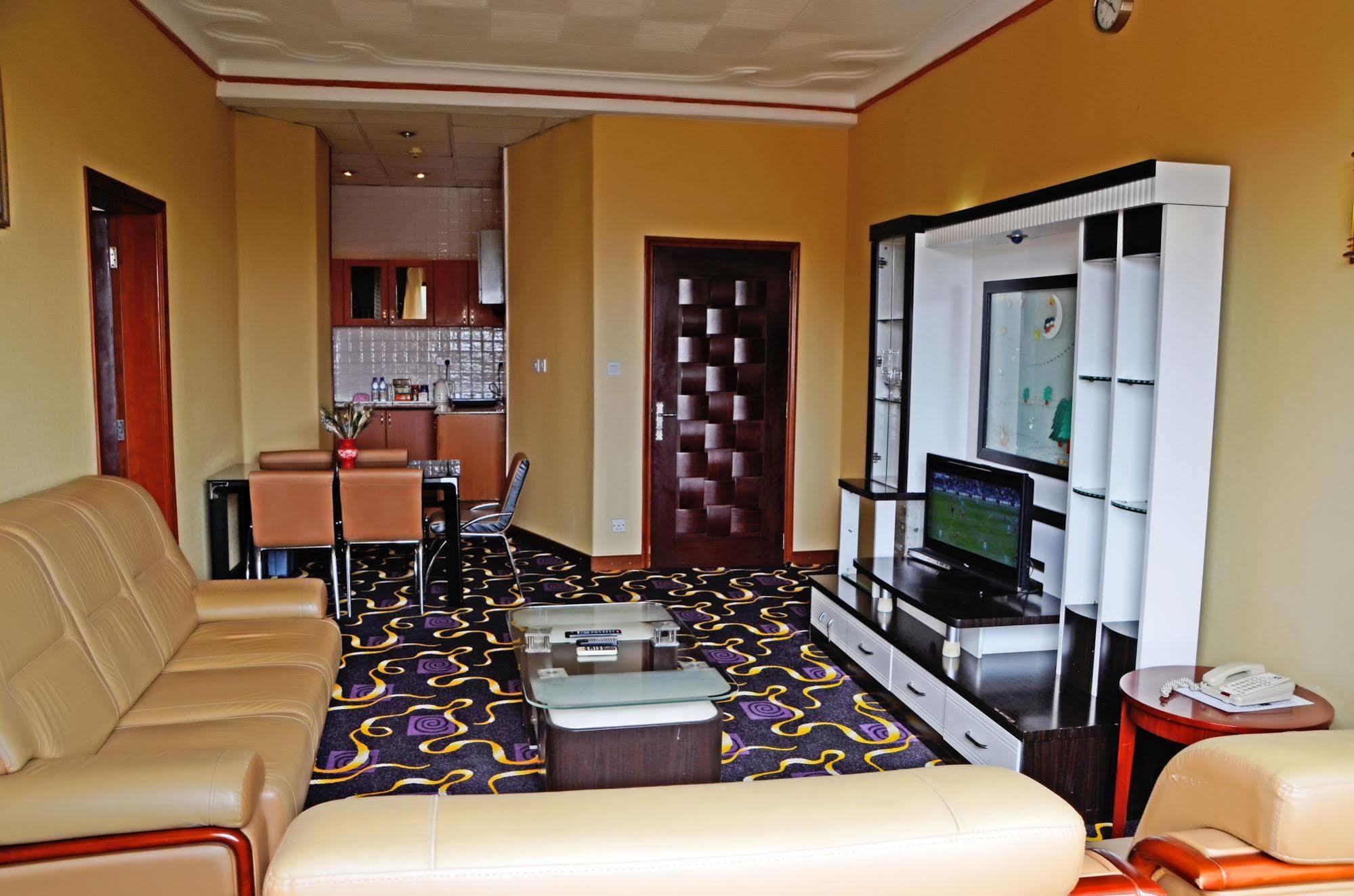 Hotel Africana Kampala Bagian luar foto
