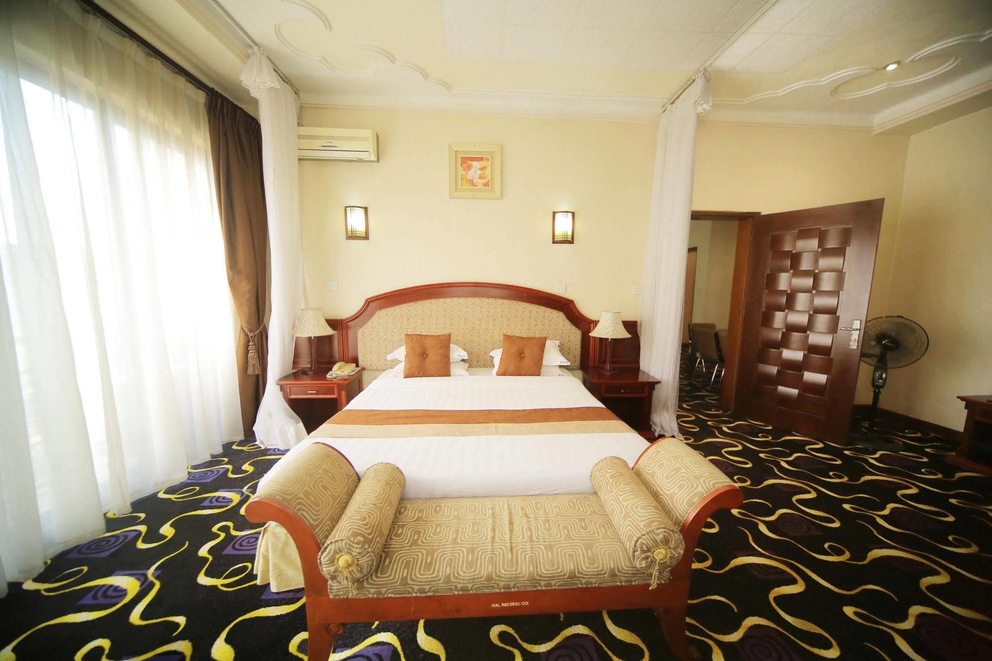 Hotel Africana Kampala Bagian luar foto